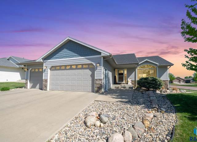 Property at 3900 W 91st St, Sioux Falls, SD 57108, 4 beds, 3 baths