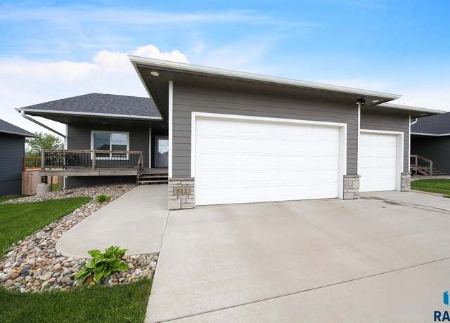 Property at 812 Trojan Ave, Hartford, SD 57033, 4 beds, 3 baths