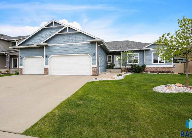 Property at 8009 W Lancaster St, Sioux Falls, SD 57106, 5 beds, 3 baths