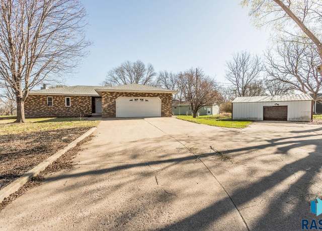 Property at 320 N Bridge St, Canton, SD 57013, 3 beds, 2 baths