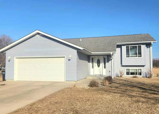 Property at 502 Kay Lee St, Valley Springs, SD 57068, 4 beds, 2 baths