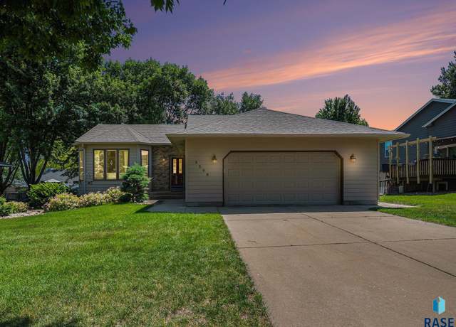 Property at 3508 S Bahnson Ave, Sioux Falls, SD 57103, 3 beds, 2.5 baths