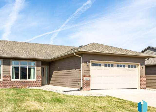 Property at 1219 S President Ct, Sioux Falls, SD 57106, 2 beds, 2 baths