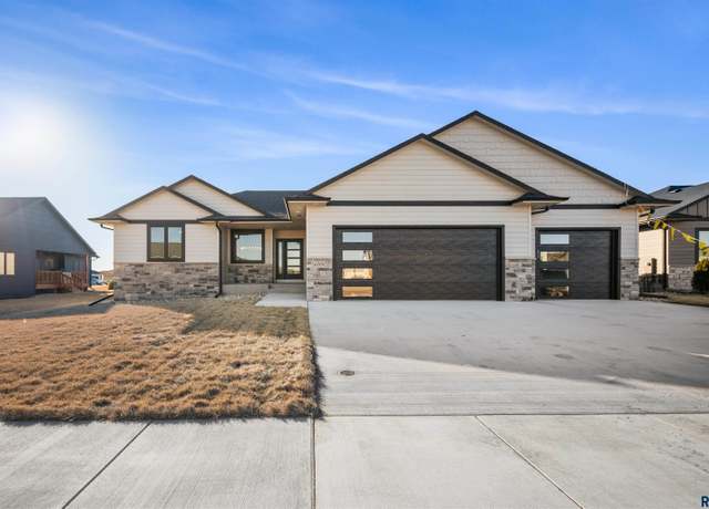 Property at 6705 E Corsair Dr, Sioux Falls, SD 57110, 5 beds, 3 baths