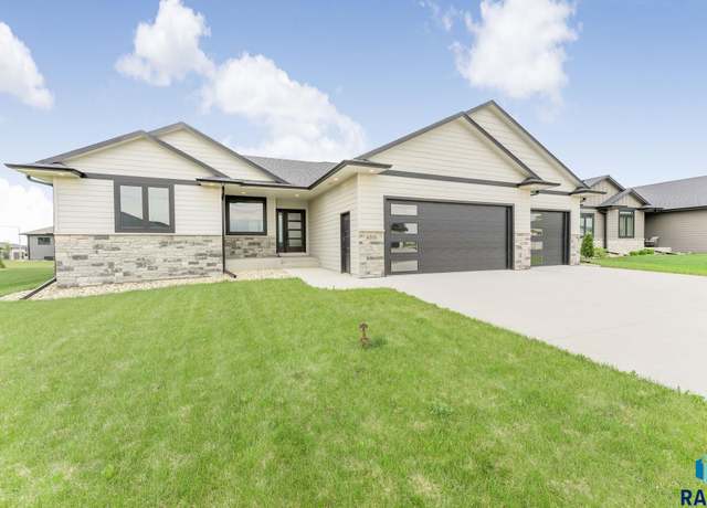 Property at 6705 E Corsair Dr, Sioux Falls, SD 57110, 3 beds, 2 baths