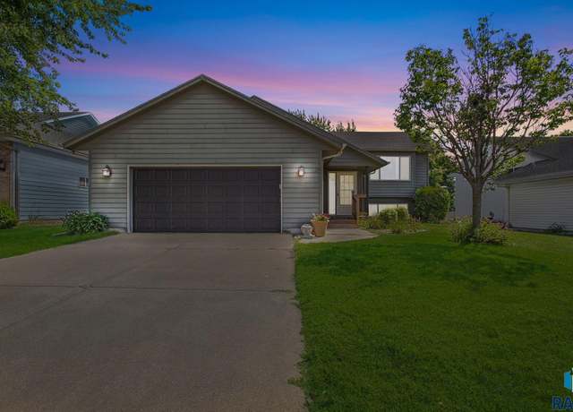 Property at 800 N Sherwood Ave, Sioux Falls, SD 57103, 2 beds, 2 baths