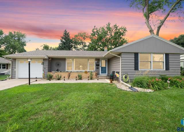 Property at 1515 S Glendale Ave, Sioux Falls, SD 57105, 4 beds, 1 bath