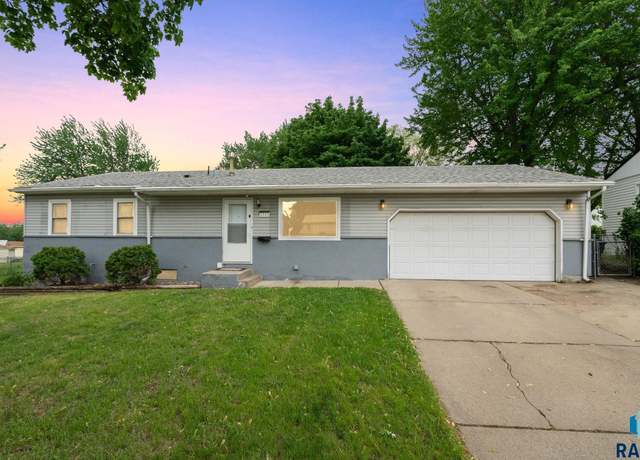 Property at 1325 S Annway Dr, Sioux Falls, SD 57103-3538, 3 beds, 2 baths