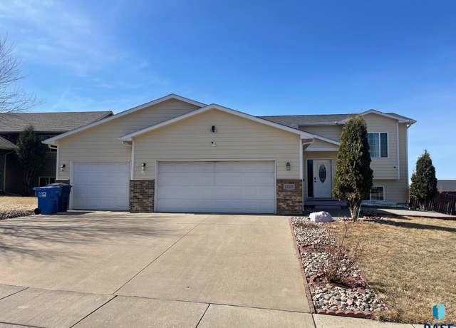 Property at 1213 N Broken Bow Ave, Sioux Falls, SD 57103-7014, 5 beds, 3 baths