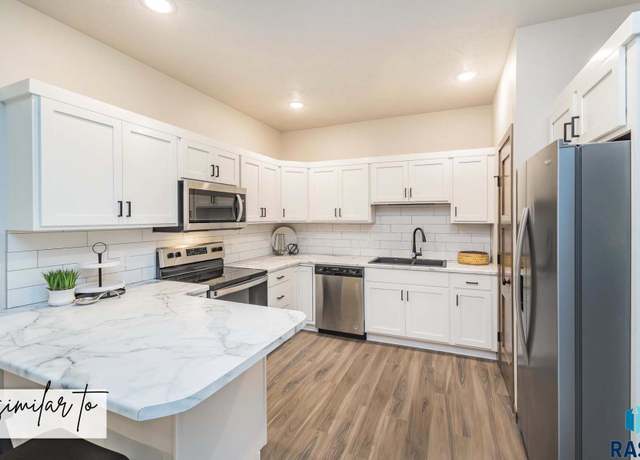 Property at 3605 S Broek Dr, Sioux Falls, SD 57106, 3 beds, 2.5 baths