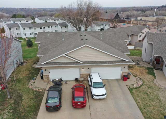 Property at 3100 E Bragstad Dr, Sioux Falls, SD 57103, 7 beds, 4.5 baths