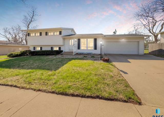 Property at 3105 S 7th Ave, Sioux Falls, SD 57105, 3 beds, 1.5 baths