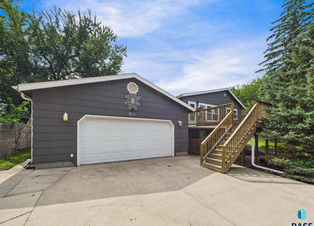 Property at 511 Cliff Ave, Valley Springs, SD 57068, 3 beds, 2 baths