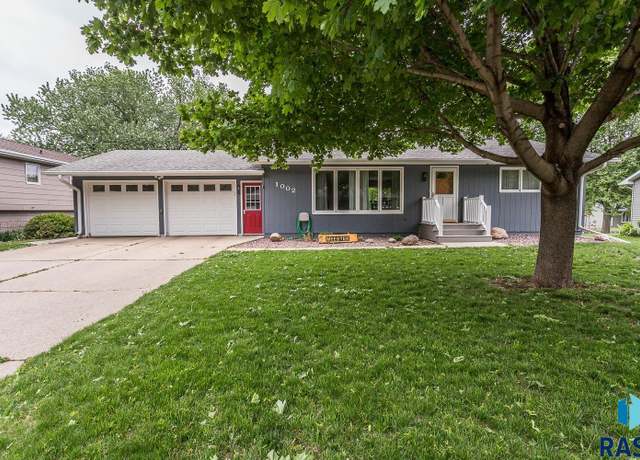 Property at 1002 N Carol St, Luverne, MN 56156, 3 beds, 2 baths