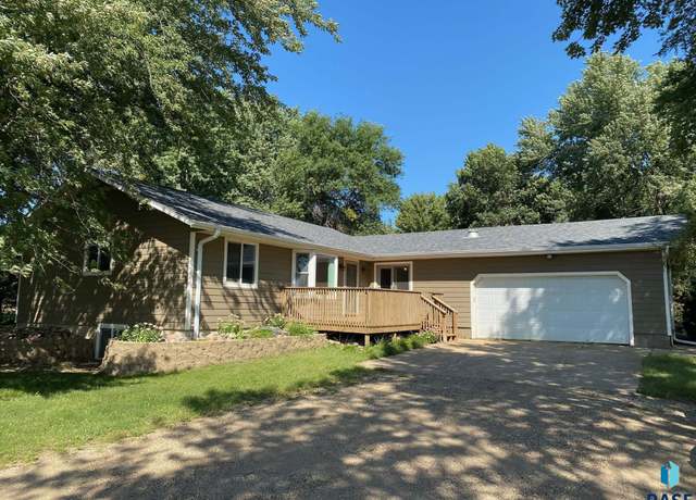 Property at 46202 267th St, Hartford, SD 57033, 5 beds, 3.5 baths