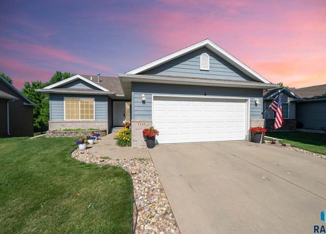 Property at 1413 Holbrook Ave, Sioux Falls, SD 57107, 3 beds, 2 baths