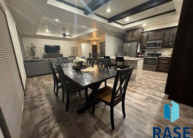 Property at 2201 Dean Dr, Mitchell, SD 57301, 5 beds, 3.5 baths