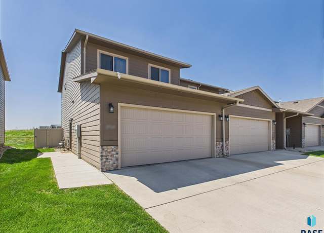 Property at 2560 E Meadowside Pl, Sioux Falls, SD 57108, 3 beds, 2.5 baths