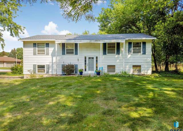 Property at 2894 E Old Orchard Trl, Sioux Falls, SD 57103, 3 beds, 1.5 baths