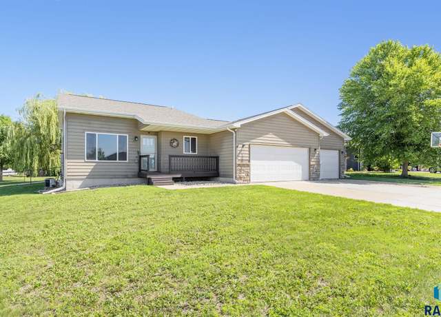 Property at 1000 Greyhawk Cir, Harrisburg, SD 57032-2214, 3 beds, 2 baths