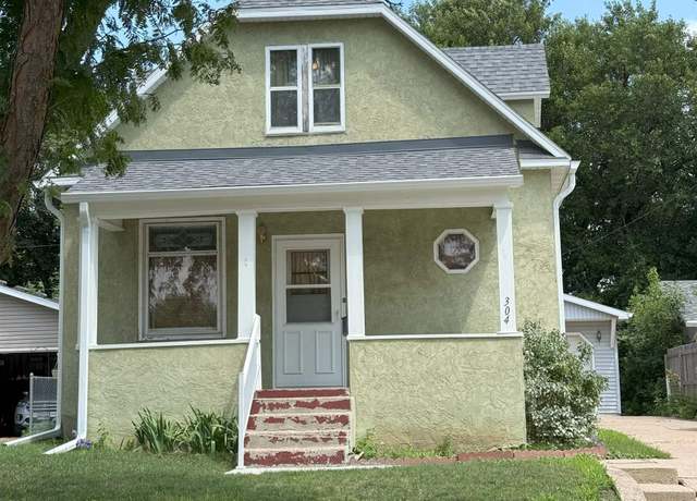 Property at 304 N Highland Ave, Sioux Falls, SD 57103, 2 beds, 1 bath