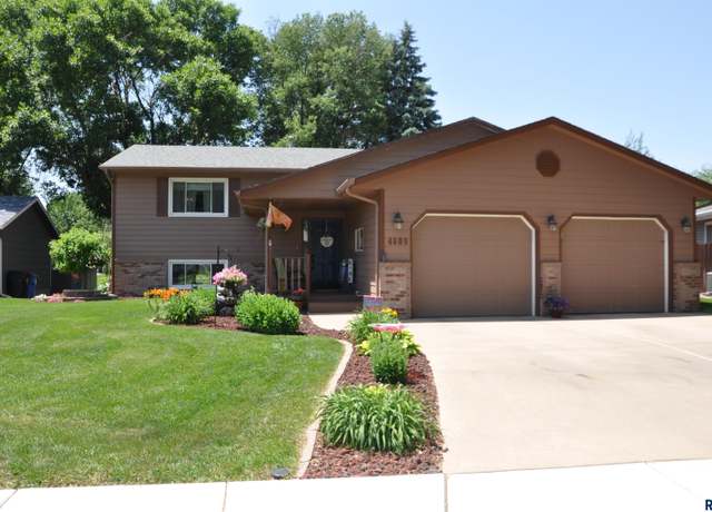 Property at 4609 S Bluestem Cir, Sioux Falls, SD 57106, 4 beds, 3 baths