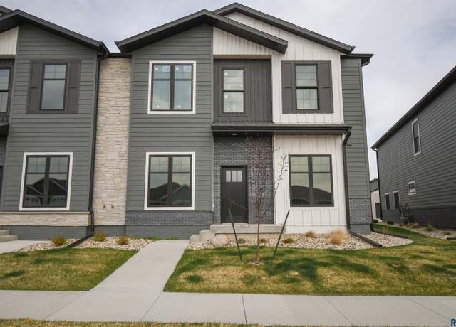 Property at 8617 W Shoreline Pl, Sioux Falls, SD 57107, 3 beds, 2.5 baths