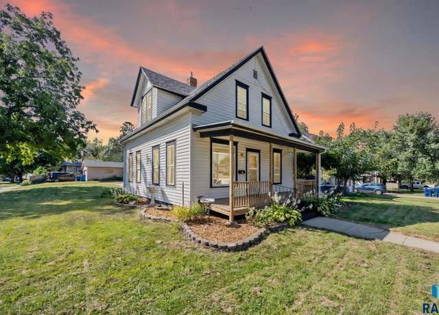 Property at 1515 S Duluth Ave, Sioux Falls, SD 57105, 3 beds, 1.5 baths
