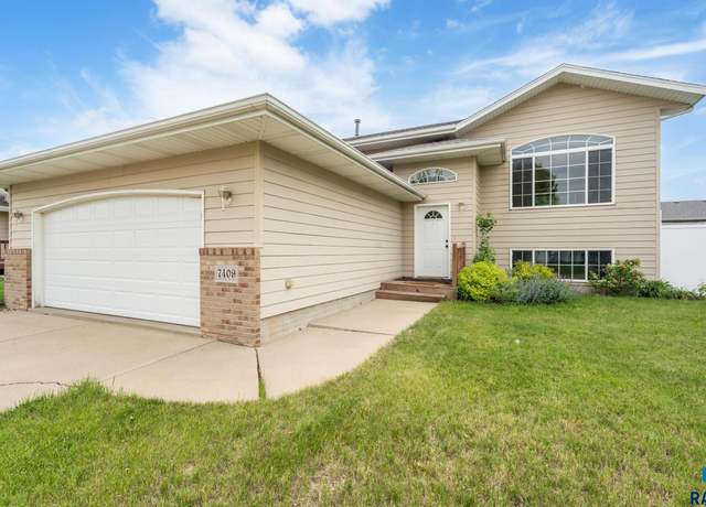 Property at 7409 W 51st St, Sioux Falls, SD 57106-7644, 4 beds, 2 baths