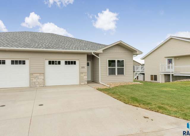 Property at 815 N Marquette Pl, Sioux Falls, SD 57110, 2 beds, 1 bath
