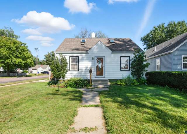 Property at 600 S Hawthorne Ave, Sioux Falls, SD 57106, 2 beds, 1.5 baths