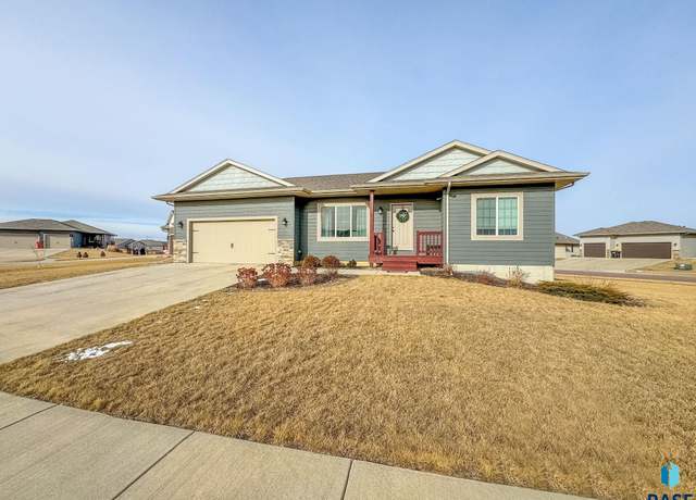 Property at 9500 W Richie Cir, Sioux Falls, SD 57106, 4 beds, 2 baths