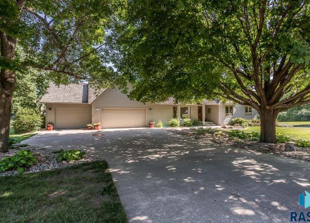 Property at 6500 E Split Rock Rd, Sioux Falls, SD 57110, 4 beds, 3.5 baths