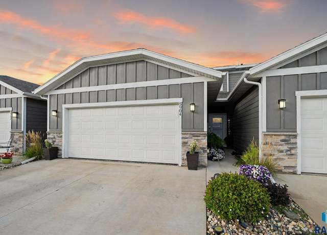 Property at 5904 S Whisper Creek Pl, Sioux Falls, SD 57106, 3 beds, 2 baths