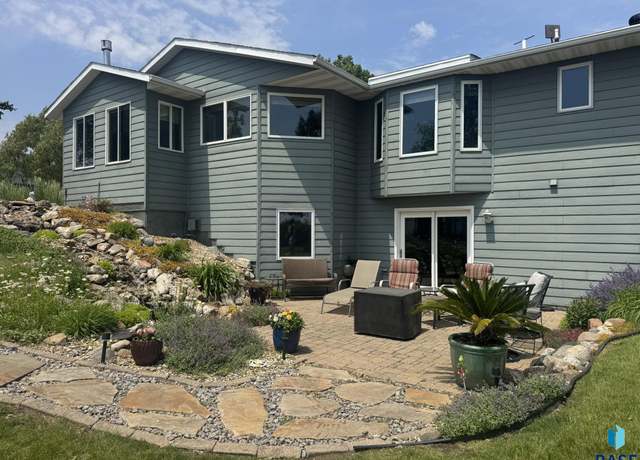 Property at 45122 Herman Blvd, Madison, SD 57042, 4 beds, 2.5 baths