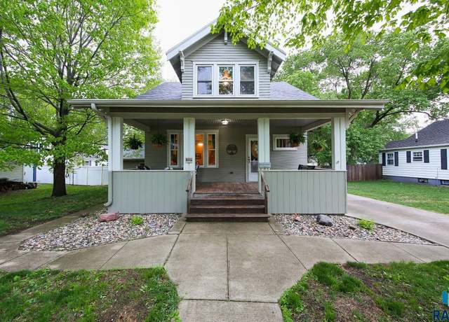Property at 105 N 7th St, Beresford, SD 57004, 4 beds, 1.5 baths