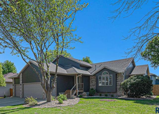 Property at 2608 S Rutgers Ave, Sioux Falls, SD 57106, 4 beds, 3 baths