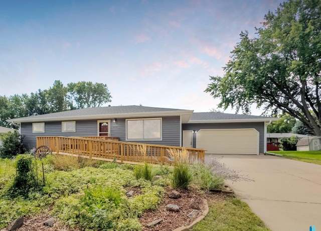 Property at 4705 W 38th St, Sioux Falls, SD 57106, 3 beds, 1 bath
