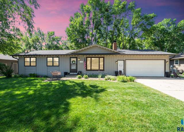 Property at 5409 W 49th St, Sioux Falls, SD 57106, 3 beds, 3 baths