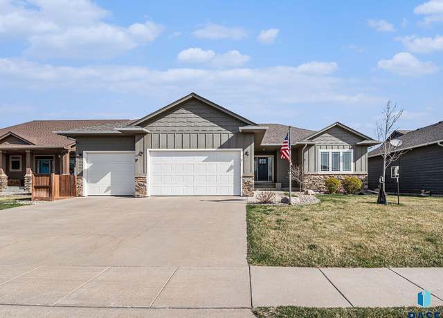 Property at 6332 S Badlands Ct, Sioux Falls, SD 57108, 3 beds, 3 baths