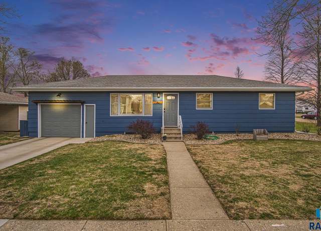 Property at 636 SE 4th St, Madison, SD 57042, 3 beds, 2 baths