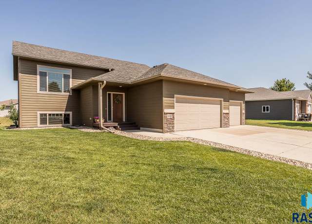 Property at 1000 N Spencer Ln, Tea, SD 57064, 4 beds, 3 baths
