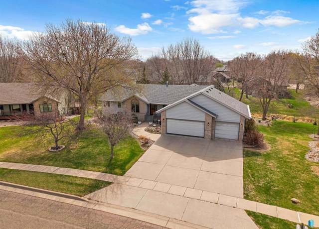 Property at 7005 W Strabane Trl, Sioux Falls, SD 57106, 4 beds, 3.5 baths