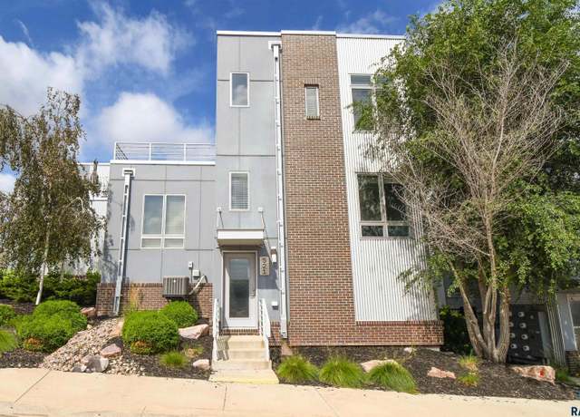 Property at 521 S 2nd Ave, Sioux Falls, SD 57104, 3 beds, 2.5 baths