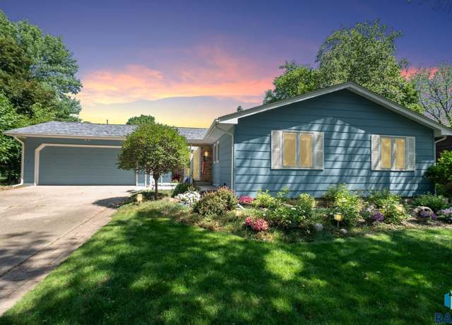 Property at 5508 W 52nd St, Sioux Falls, SD 57106, 3 beds, 2 baths