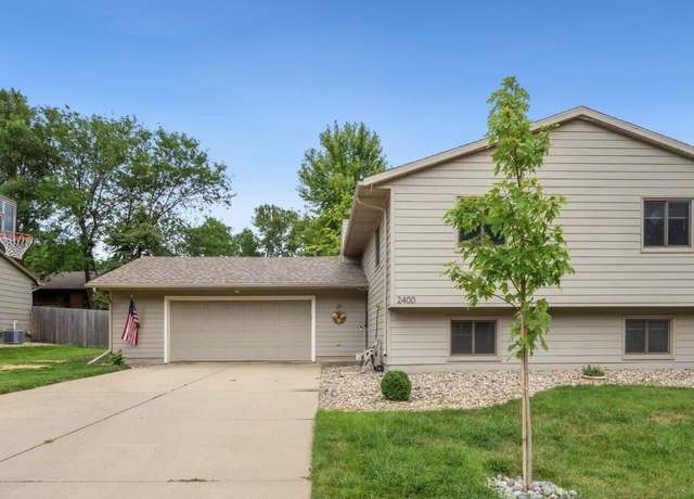 Property at 2400 S Melanie Ln, Sioux Falls, SD 57103, 4 beds, 2 baths