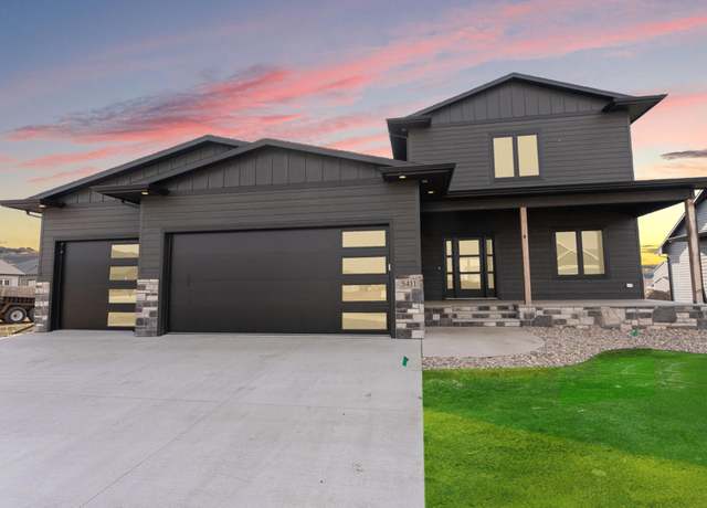 Property at 5411 W Patriot St, Sioux Falls, SD 57107, 4 beds, 2.5 baths