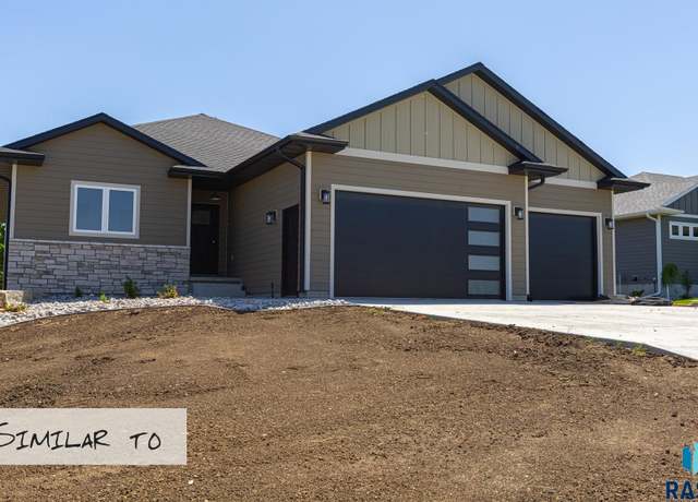 Property at 1403 Castle St, Larchwood, IA 51241, 4 beds, 3 baths
