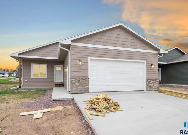 Property at 6104 N Seubert Ave, Sioux Falls, SD 57104, 4 beds, 3 baths