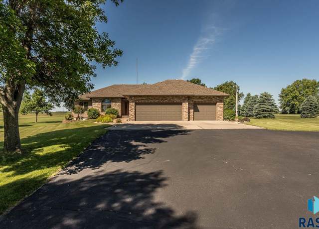 Property at 26871 469th Ave, Sioux Falls, SD 57106, 4 beds, 3.5 baths